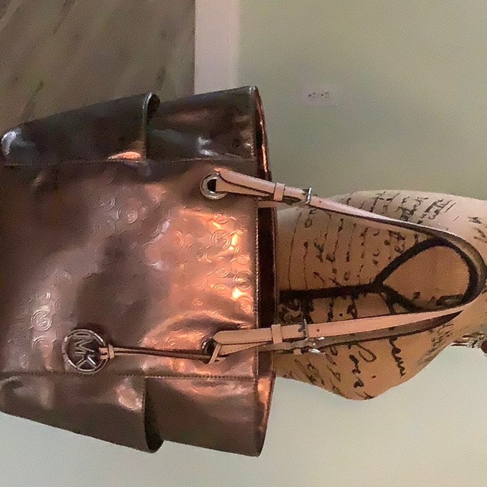 Michael Kors bronze shoulder bag. Great condition. Has several pockets inside